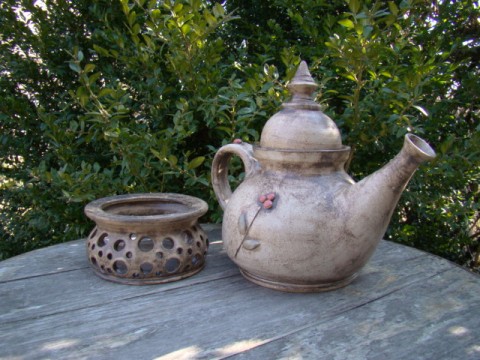 Ohřívák domov červená dárek kuchyně kamenina čaj konvička glazura keramická malovaná chalupa kafe originál konvice horký čajíček brusinky buclatá grog ohřívák 
