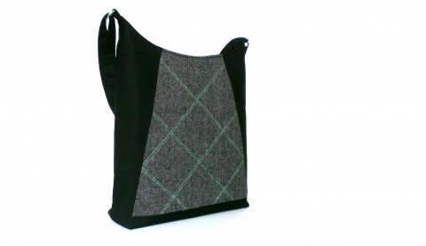 Kabelka TASHYA - zelené prošití čtverec kabelka zelená černá výšivka prošívaná látková tvíd geometrie textilní prošití tvídová 