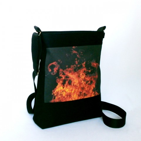 Crossbody DELLILAH kabelka oheň plamen textilní ohnivá 