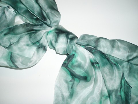 Zelenkava hedvábná šála originální zelená lesklá batika bílá šála hedvábí hedvábná šátek lehká efekt 