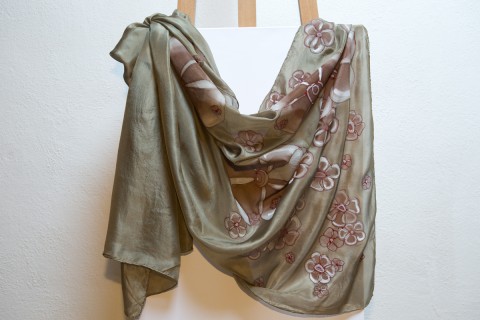 Hedvábný pléd zelená květy hnědá textil šála jemná hedvábí rezavá khaki šátek pléd lehká velká šála bílámalba 