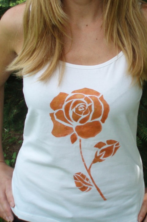 Bílé tílko, ručně malované oranžová malba bílá růže tílko tričko kresba 
