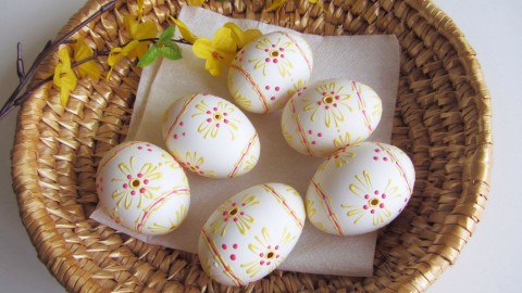 Kraslice - Žluté kytičky jarní svátek vosk jaro velikonoce vajíčka velikonoční vejce kraslice svátky madeira hody hodování koledníci koledník 