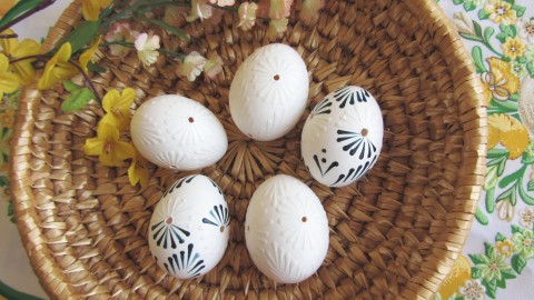 Kraslice - Bílé a zelené jarní svátek vosk jaro velikonoce vajíčka velikonoční vejce kraslice svátky madeira hody hodování koledníci koledník 