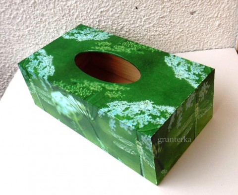 louka zelená krabička na kapesníky srdce box krabička kapesníky krabice decoupage valentýn motiv ubrousek grunterka kapesník ubrousky kameny kamení oblázky srdíčka 
