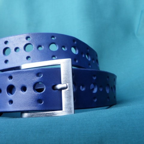Děrovaný široký modrý dárek pásek opasek kůže originál kožený opasek handmade. leather belts 