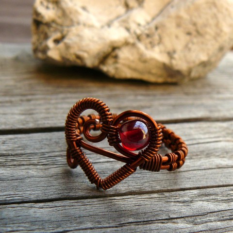 Prstýnek z lásky červený červená srdce prsten srdíčko láska drátování valentýn prstýnek wirewrapping měděný rudá průsvitný zamilovaný 