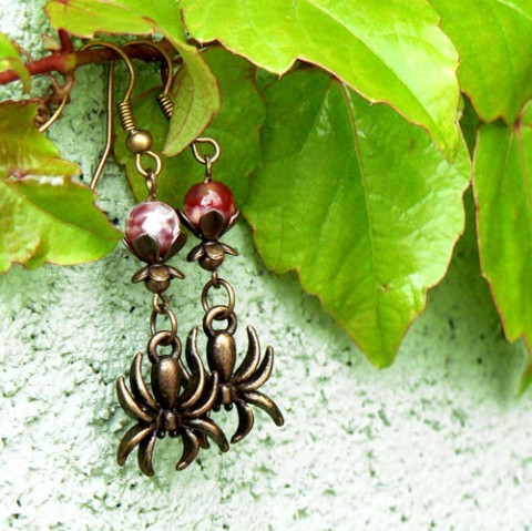 Náušnice - Pavoučci (ohnivý achát) pavouk dárek podzim dáreček veselé vintage pavouček čarodějnice zeď minerály kameny vtipné bronz bronzové halloween babí léto ohnivý achát pavoučci pavouci psí víno 