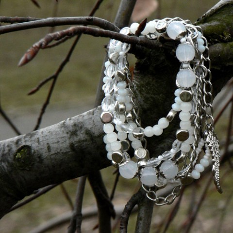 Dlouhý bílý náhrdelník náhrdelník zima zimní bílý něžný dlouhý jemný dvouřadý řetízkový víceřadý sněhobílý jarní tání 