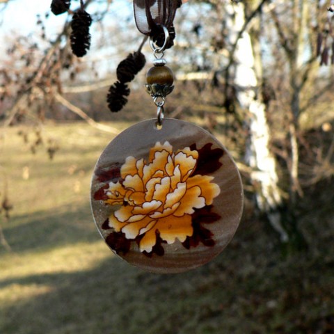 Perleťový náhrdelník - květ náhrdelník kolečko květ retro perleť perleťový krátký podzimní medailonek placka medailon babí léto z perleti 