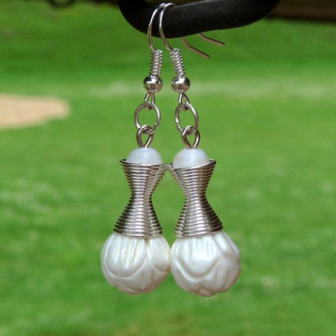 Náušnice - vyřezávaný korál dárek náušnice elegantní romantika visací nebe léto svatební originál společenské vyřezávané minerály handmade exkluzivní bílý korál lotosový květ 