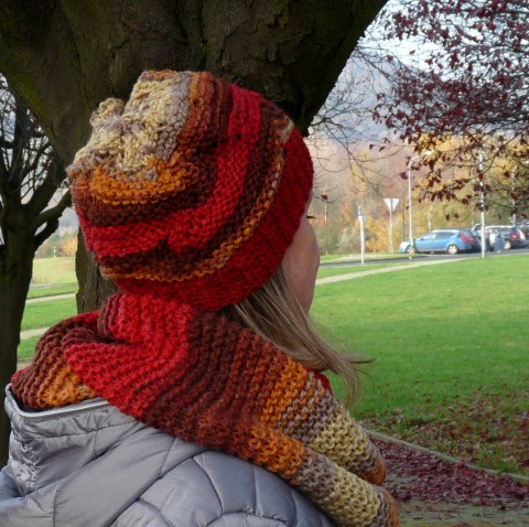Zvlněná čepice v podzimních barvách originální zima podzim čepice pletení souprava výrazná extravagantní zimní pletená veselá podzimní originál čapka jedinečná handmade set boho bohémská 