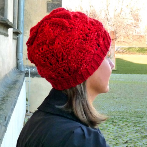 Pletená čepice - červená se třpytem červená čepice jarní dívčí pletení dámská třpyt třpytivá pletená podzimní originál vzor čapka měkká handmade hřejivá karkulka atraktivní 