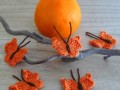 Háčkovaný motýlek - oranžový