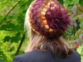 Pletená čepice v barvě borůvek