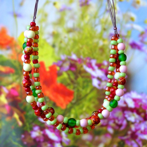 Náhrdelník - rozkvetlá louka náhrdelník jarní jaro veselý krátký pestrobarevný romantický víceřadý rozkvetlá louka pestrý mix 