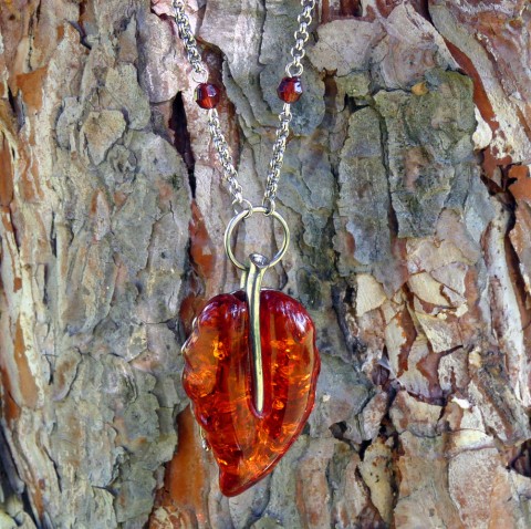 Náhrdelník - jantarový list náhrdelník oranžová list lístek hnědá medová řetízek výrazný měděná originál jantar minerály masivní handmade broušené korálky exkluzivní řetízkový výběrový 