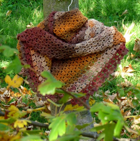 Háčkovaný šátek - harmonie (merino) podzim háčkovaný šáteček asymetrický šátek podzimní originál asymetrie vlněný handmade harmonie spadané listí exkluzivní vícebarevný gomitolo lana grossa 