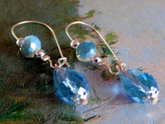Dlouhý náhrdelník - modré vlnkování
