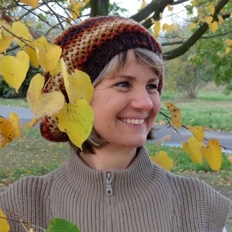 Pletený baret - dorezava hnědý jarní pletený baret veselý podzimní rezavý čapka baretka stylová stylový teplý exkluzivní spadlá 