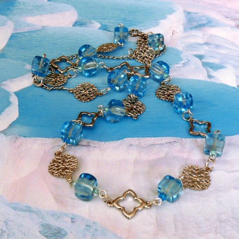 Náhrdelník - ledové kostičky náhrdelník modrý originální stříbrný elegantní řetízek originál dlouhý ornamenty jedinečný romantický handmade nebeský vločky ledový skleněné korálky pohádkový řetízkový neokoukaný 