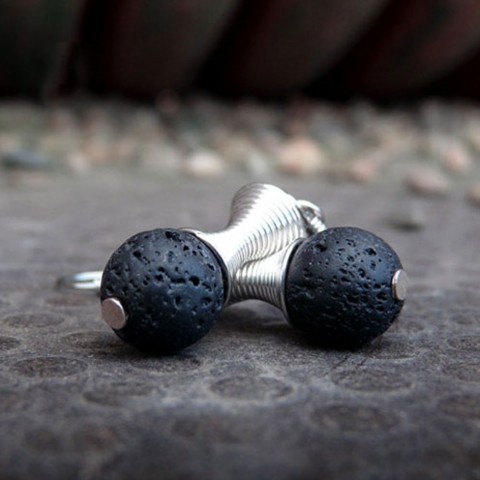 Náušnice - tajemná láva originální náušnice originál minerály láva drobné tajemné handmade black minimalismus nadčasové magic 