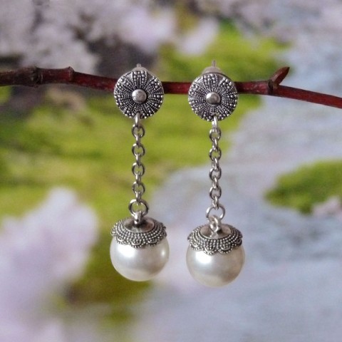 Náušnice - perly a kov náušnice elegantní romantické řetízek perly perla dlouhé originál společenské puzetky puzety delší handmade řetízkové napichovací 