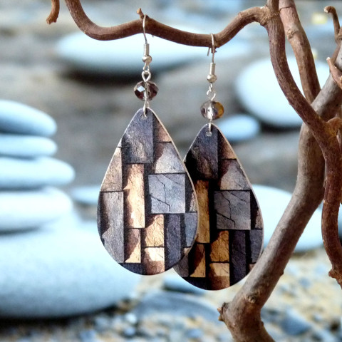 Náušnice - zámecká zeď dřevo dřevěné náušnice dívčí extravagantní kapka zeď originál kapky slza velké kameny zajímavé oblázky handmade lehoučké slzy rozpustilé kamenité dlažba opuka 