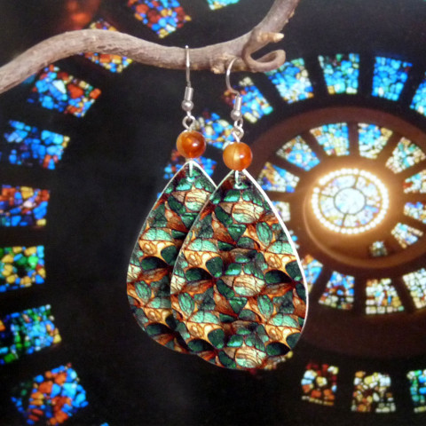 Náušnice - vitráž pestrobarevné náušnice fantazie dívčí veselé cool extravagantní dlouhé originál kapky fantasy velké vitráž kostel handmade nepřehlédnutelné slzy chrám fantazijní neposedné rozpustilé 