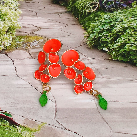 Náušnice - náruč oranžového kvítí náušnice elegantní květiny zahrada léto extravagantní originál lístečky puzetky oranžové handmade orange stylové květinové nepřehlédnutelné jeřabiny atraktivní kalíšky 