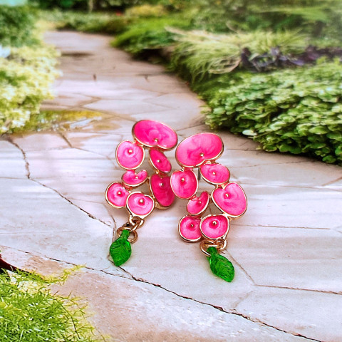Náušnice - náruč růžového kvítí náušnice elegantní květiny láska zahrada léto extravagantní pink růžové originál lístečky něha puzetky handmade stylové květinové nepřehlédnutelné rande atraktivní kalíšky 