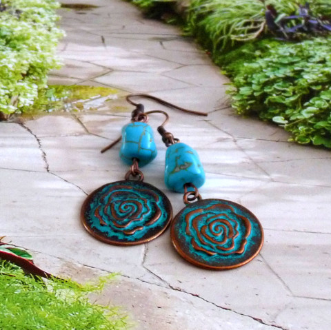 Náušnice - starobylá růže náušnice přírodní růže vintage patina etno originál starobylé minerály tyrkenit ethno květinové indiánské léto etnické hrudky ohlazené 