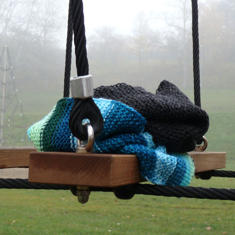 Nákrčník - hrátky se zelenou jarní pletený pletení certifikát zimní pruhovaný podzimní originál nákrčník měkký hřejivý handmade teplý ruční práce tunel chomout exkluzivní scheepjes 