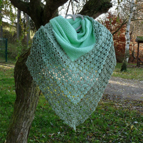 Háčkovaný šátek- mentolový jarní svěží elegantní háčkovaný háčkování zimní šátek podzimní originál mech mentol mechový krajkový handmade mentolový svěžest osvěžení měkkoučký 