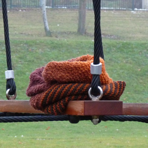 Nákrčník - hrátky s hnědou hnědý originální jarní pletený pletení variabilní proužky certifikát zimní podzimní originál nákrčník měkký hravý hřejivý vlněný handmade proužkovaný teplý ruční práce tunel chomout exkluzivní neopakovatelný buklé alpaca 