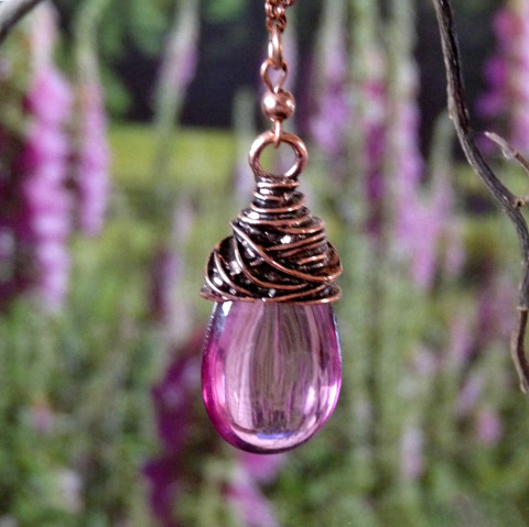 Náhrdelník - spoutaná kapka náhrdelník květina drát zahrada extravagantní řetízek kapka krátký originál slza drátovaný jedinečný handmade kosatec řetízkový kosatce krokusy pruhledný 