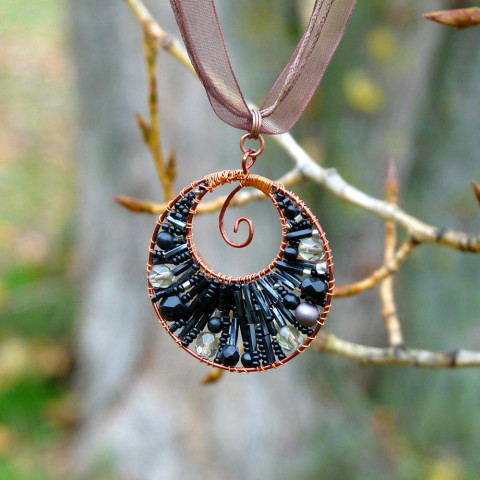 Náhrdelník - magické kolo kruh náhrdelník originální drát spirála kolo černý originál drátovaný tajemství handmade šňůrky tajemný magie magický čarodějka 