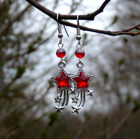 Náušnice - hvězdy na nebi (červené) červená náušnice dívčí elegantní hvězda nebe hvězdy stříbrná originál noc kometa večerní večer galaxie handmade hvězdička hvězdičky půlnoc atraktivní neokoukané 