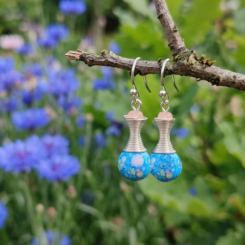 Náušnice - veselé léto (modré) dárek náušnice kuličky letní květiny veselé zahrada léto modré drobnost originál chrpy drobné handmade lehoučké nebeské poměnky rozpustilé skvrnité 