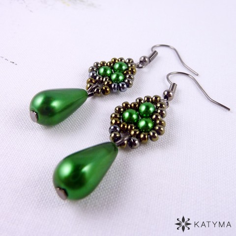 Náušnice malé perličkové zelené náušnice elegantní zelené perličky malé dámské drobné perličkové 