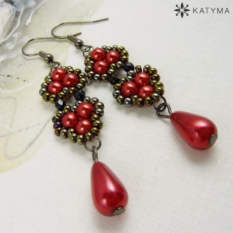 Náušnice perlové delší červené náušnice černé bižuterie malé dámské slavnostní drobné 