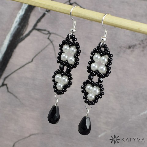 Náušnice perličkové s černou náušnice bílé černé malé dámské drobné perlové 
