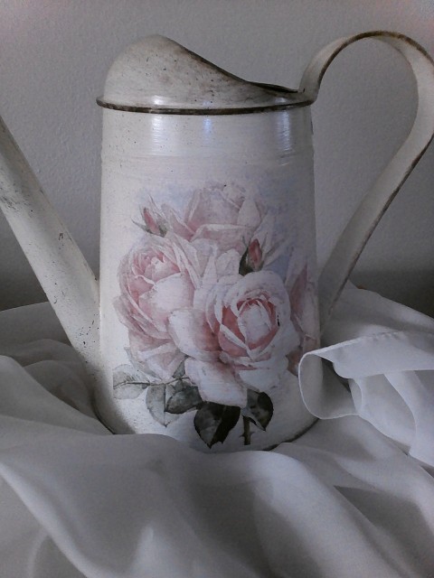 Růžička růžová květina konvička konev starodávná konev konvička dárek růže růžová . růžička 