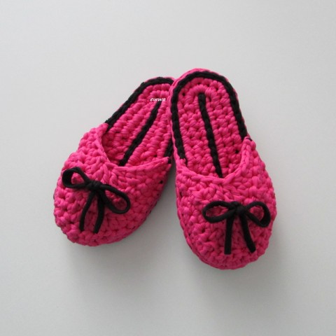 Pantofle, nazouváky papuče růžová černá háčkované pohodlné dámské domácí handmade crochet obuv ťapky pantofle špagáty wellnes nazouváky slippers 