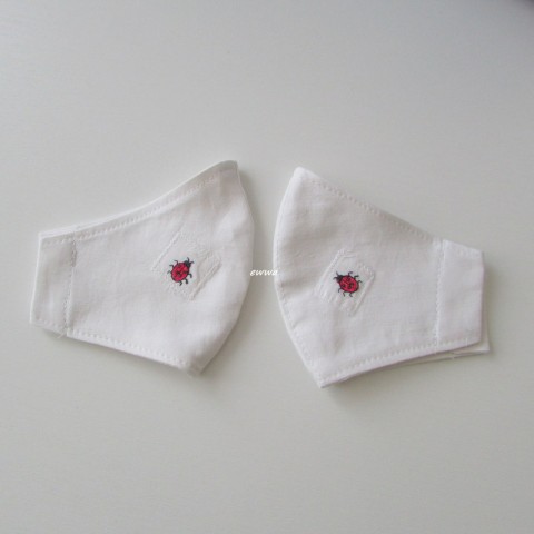 Dětská rouška děti bavlna bílá šité dětská berušky gumičky rouška ústenka atemschutz za uši 
