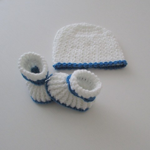 Soupravička děti modrá jarní čepička bílá klučičí jaro souprava háčkované akryl kluk botičky soupravička mimi 