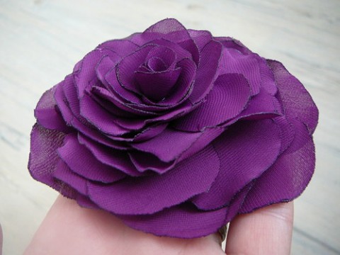Fialková růže. brož šperk svátek růže fialková zařivá 