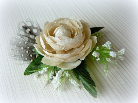 Spona do vlasů smetanový květ. brož spona růže ozdoba svatební smetanová nevěsta vlasová spona ručně dělaná družička. 