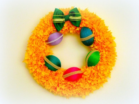 Velikonoční věneček. dekorace originální jarní věneček žlutý krásný veselý vajíčka velikonoční kraslice ruční práce látkový 