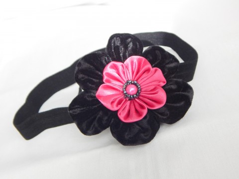 Čelenka s barevným květem. růžová černá ozdoba čelenka čelenka pro holčičku vlasová ozdoba pružná čelenka vlasová ozdubka 